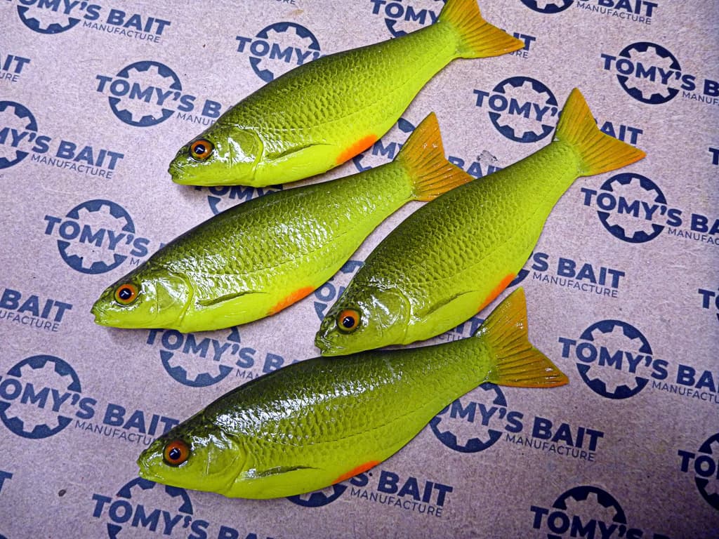 ROACH VERTICAL SKELET 14cm | 5.5″ | FLUO | LIMITED