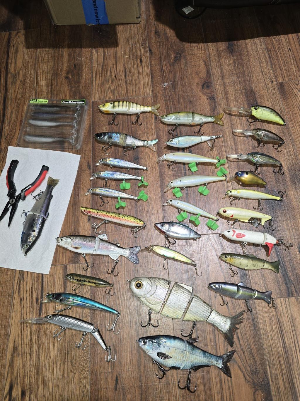 FISHING LURE PACKAGE DEAL GLIDEBAIT JERKBAIT TOP WATER - Image 1