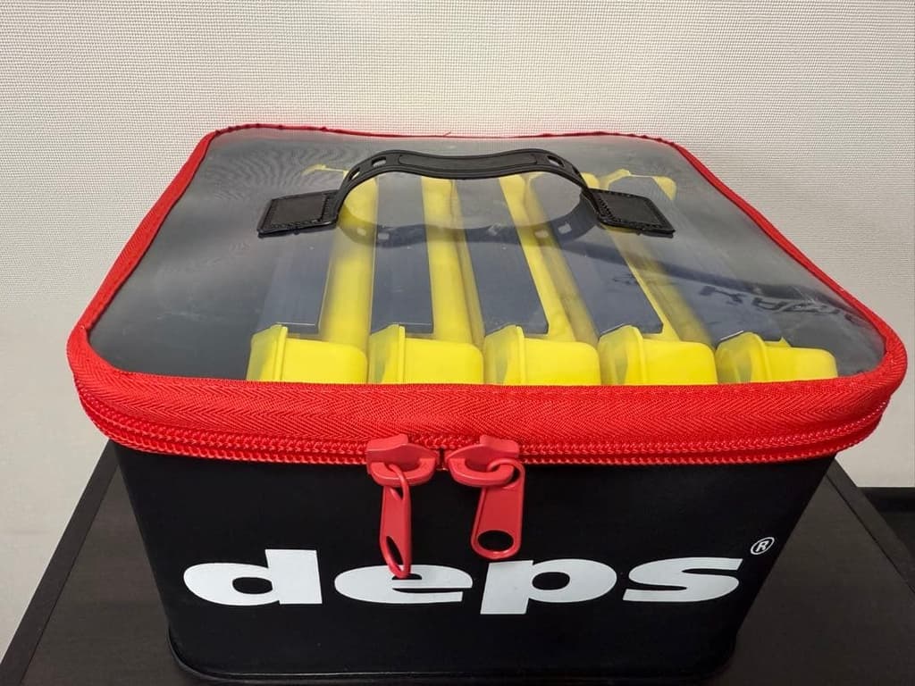 Depth worms 50+ bags + 5 tackle boxes + 2 box cases - Image 5