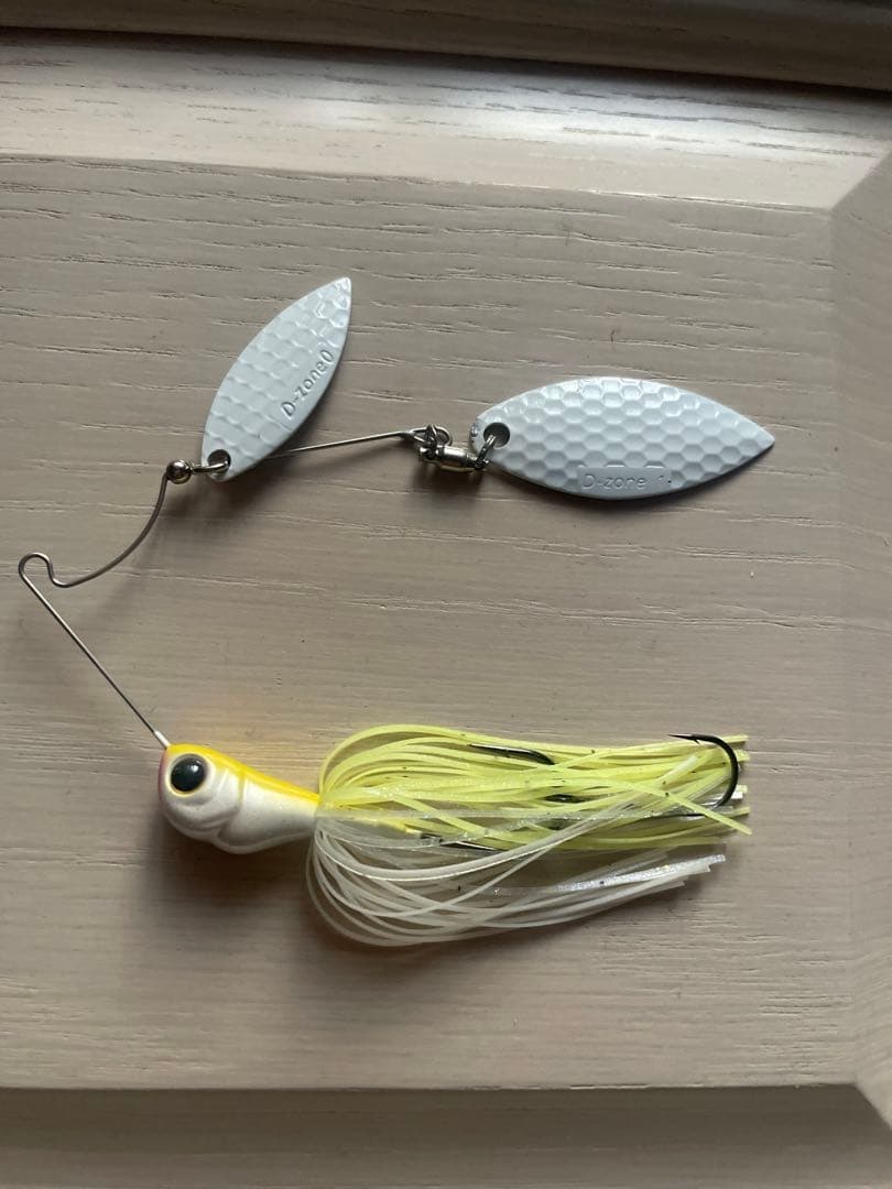 Evergreen D-ZONE Spinnerbait with Assist Hook White Chart Hard Lure - Image 1