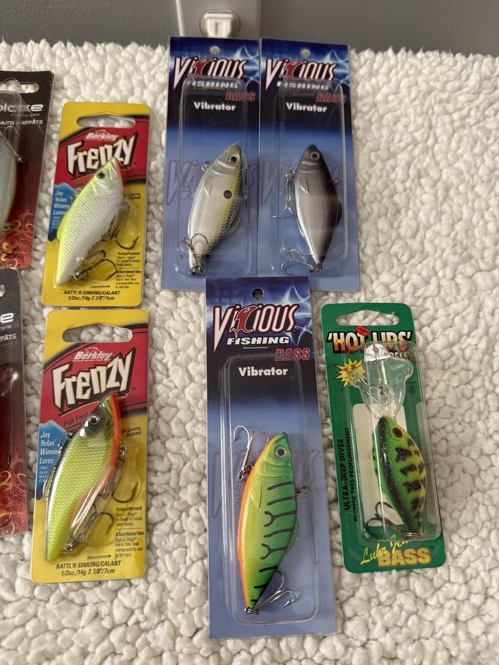 LOT OF 12 MISC FISHING LURES ORIGINAL  BOXES FRENZY BLAZE STRIKE KING & MORE - Image 4