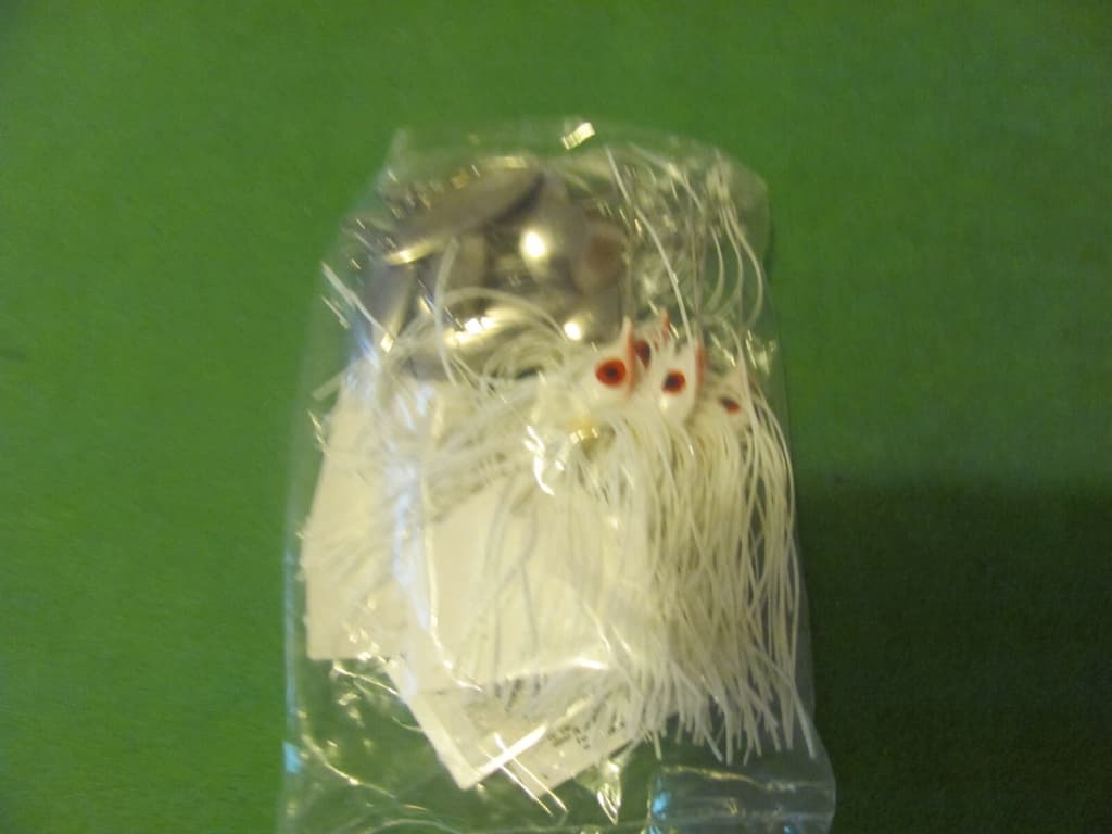1) BAG OF 6 WAHOO SPINNERBAIT 1/4OZ WHITE COLOR. ( WAH-PCW146-1 ). - Image 2