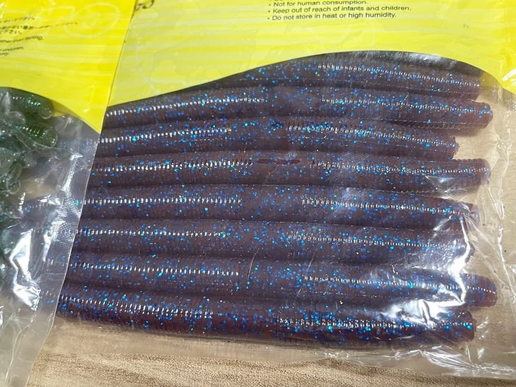 Yamamoto Senko 5 inch Watermelon Gil Cinnamon Red Blue Flake 10pcs 2 packs Gary - Image 5