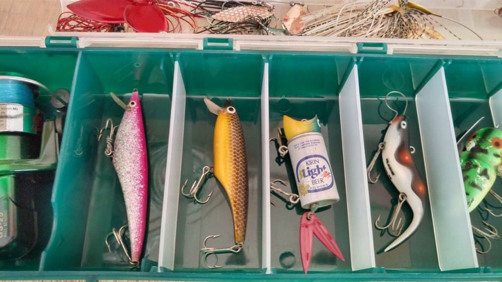 Old Lure Set Tackle Box Heddon Daiwa Cordell Lures Bogast Strike King Rare - Image 6