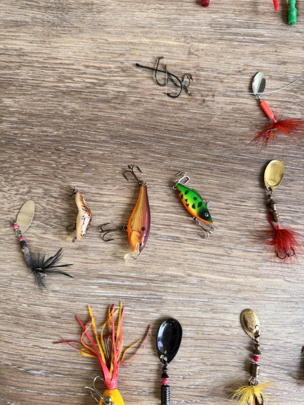 VINTAGE fishing Lure lot of 60 Plus+ Tackle Box+ Fishing Accessories - Image 15