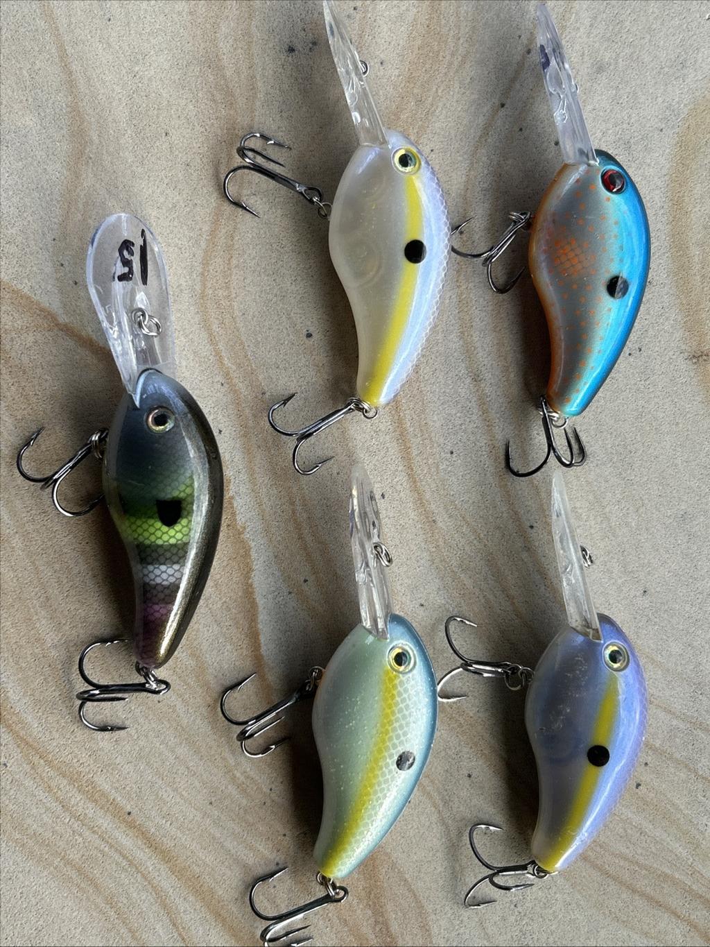 Strike King Deep Dive Crank Baits 2-1/2 “ various colors an depths Lot of 5  - Image 1
