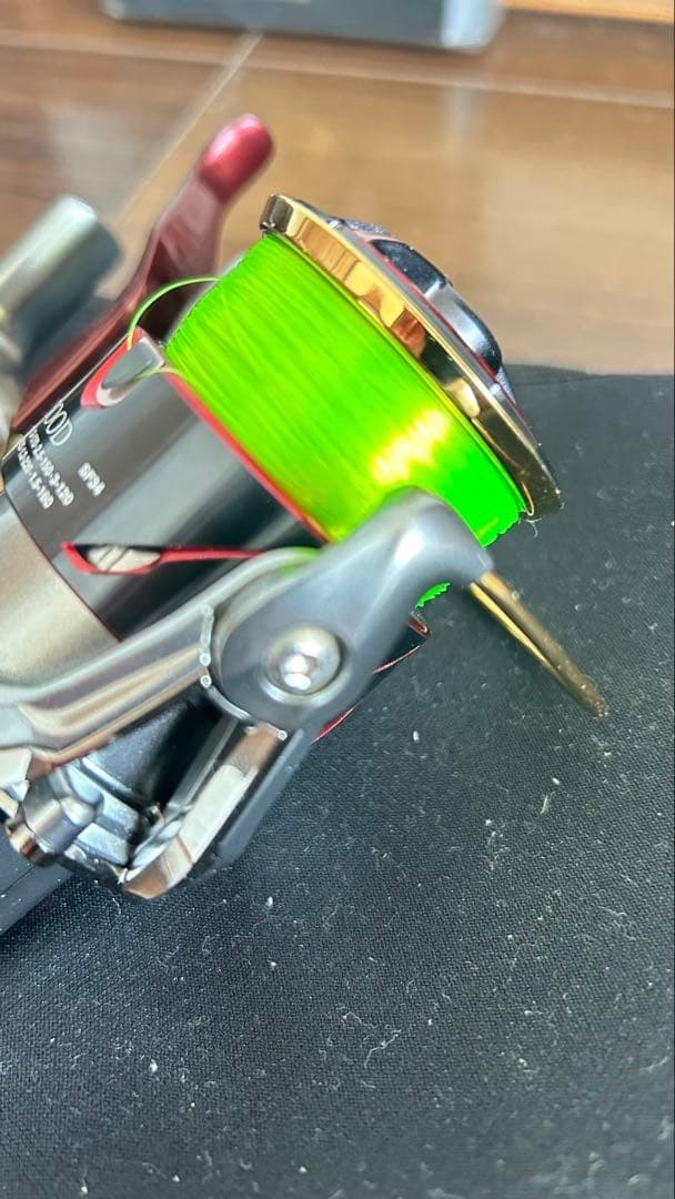 Shimano 2-Piece Technium 15BB-X C3000DXG Right Handle Used Without Charger - Image 3