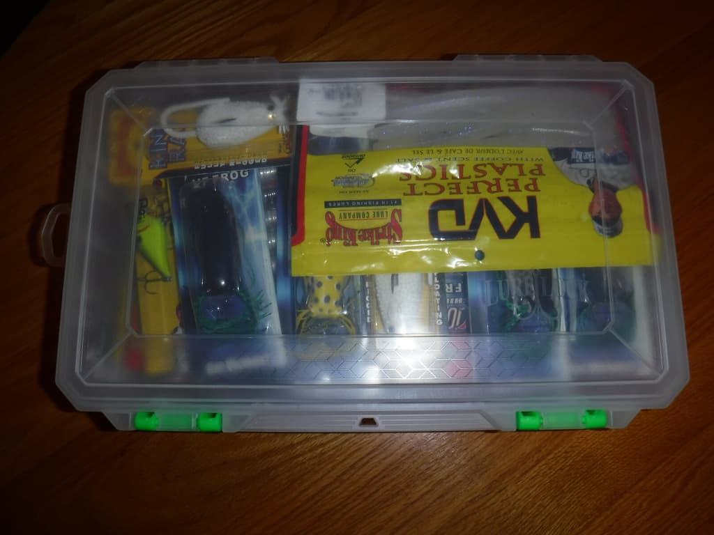 LURE LOCK TACKLE BOX FULL STRIKE KING KVD RAGETAIL ZOOM YUM BERKLEY HAVOC CRAW - Image 1