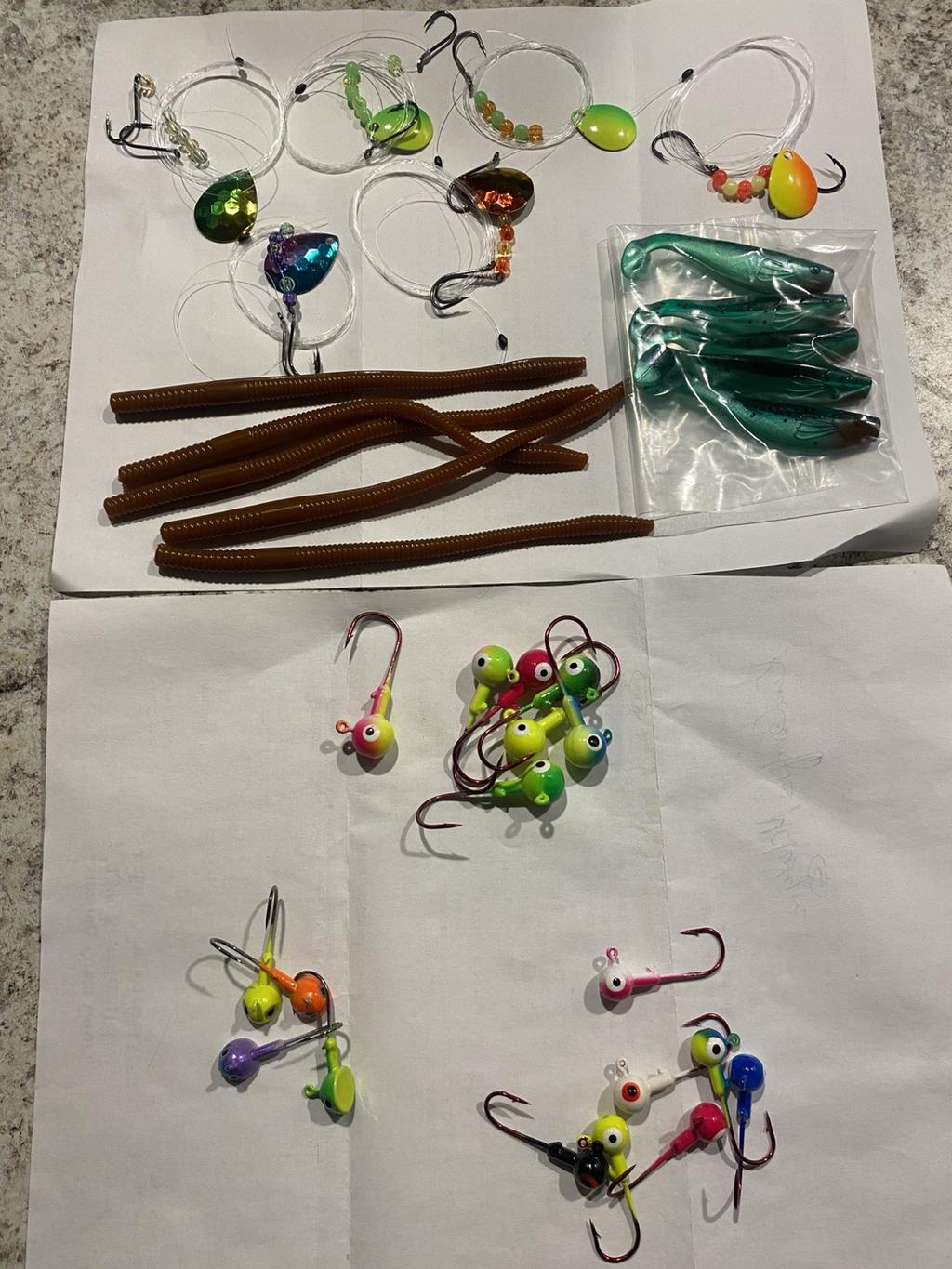 Fishing Lures 34 Piece Lot Mixed Rigs, Jigs, Strike king, Abu Garcia & More - Image 1