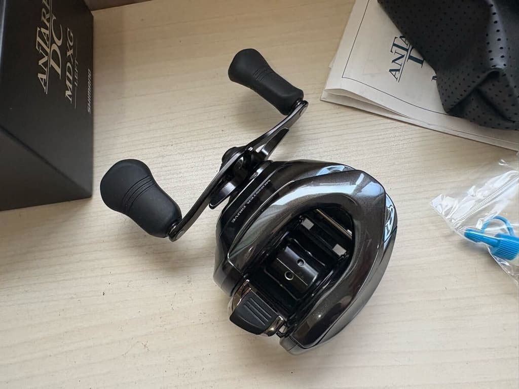 Shimano 18 Antares DC MD XG Right Hand Baitcasting Reel Made in Japan - Image 7