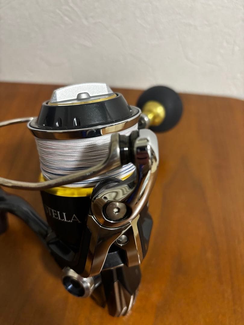 Shimano Stella SW8000HG Saltwater Spinning Reel, Excellent Condition - Image 4