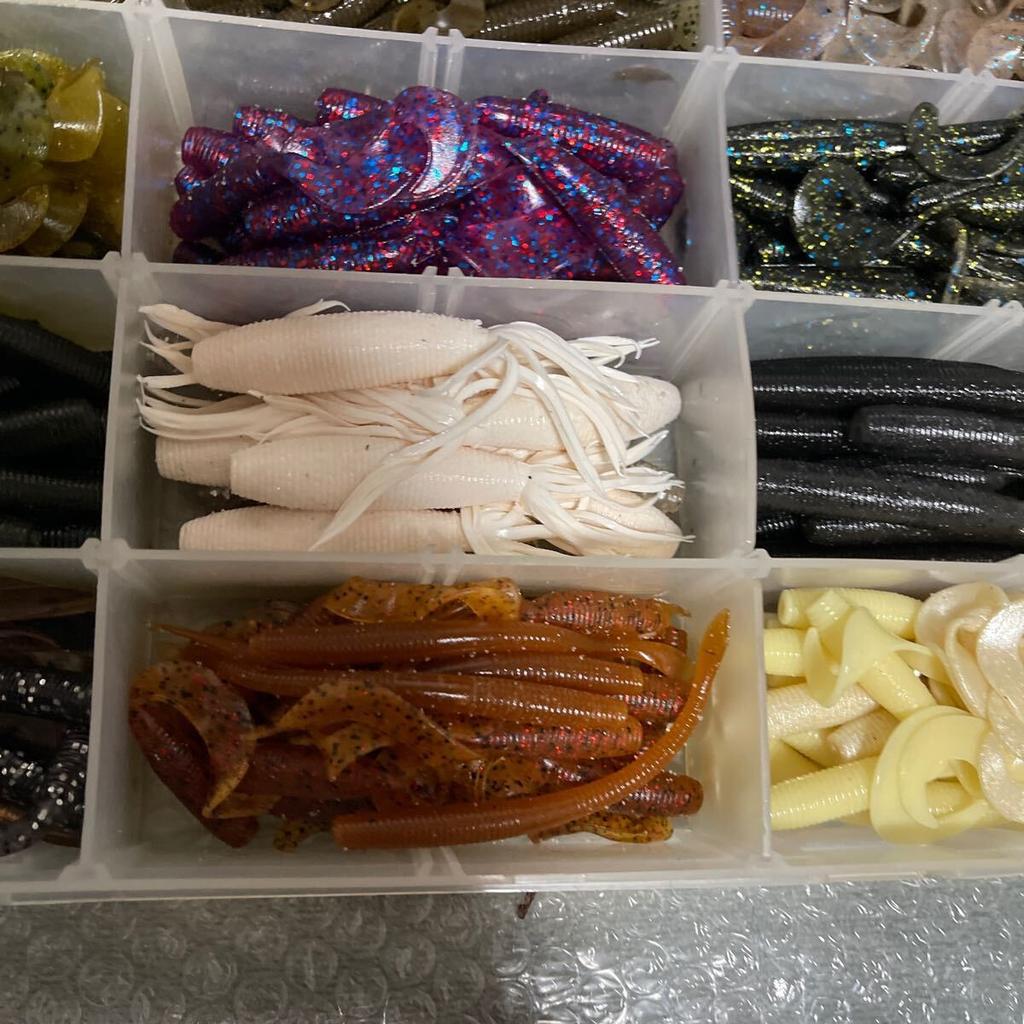 Gary Yamamoto Worms Lot of 300+ Pieces, Including Grubs, Senkos, Cut Tails, - Image 5