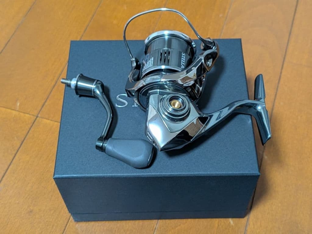 Shimano Stella C2000SHG Spinning Reel Unused No Charger Included - Image 3