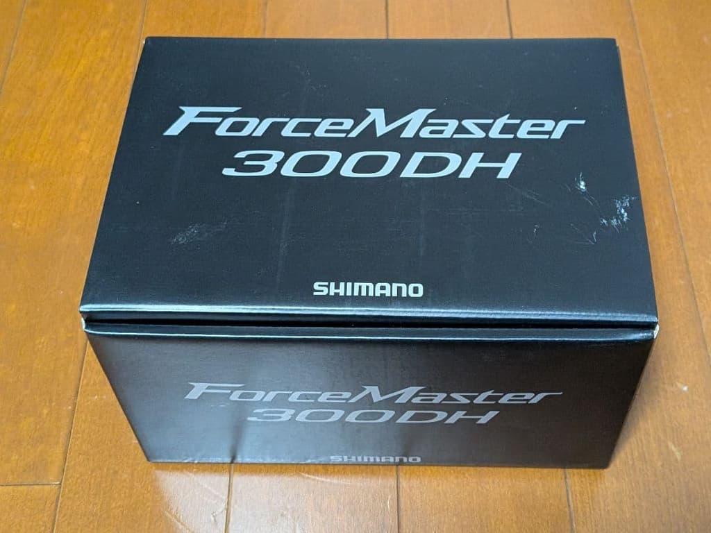 Shimano 25 Master 300DH Reel with 7.4 Gear Ratio, 5kg Drag, Used - Image 1