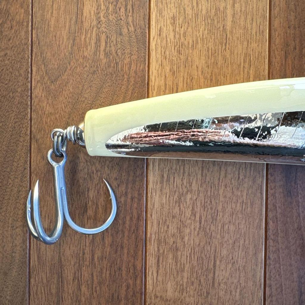 Carpenter Bluefish KLL/022A BF250 Lure White with hook and case - Image 7