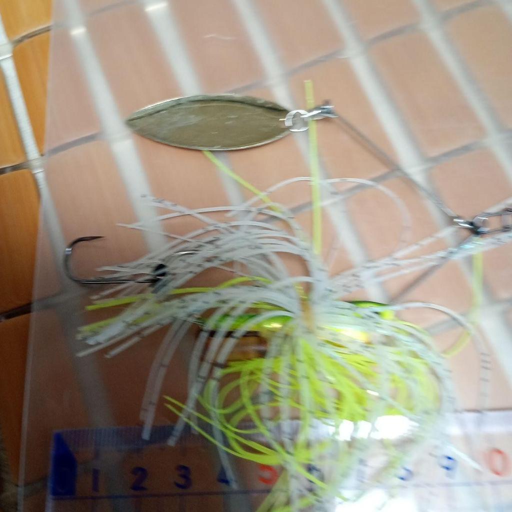 3 Lucky Craft Spinnerbait Yellow/White Lure - Image 3