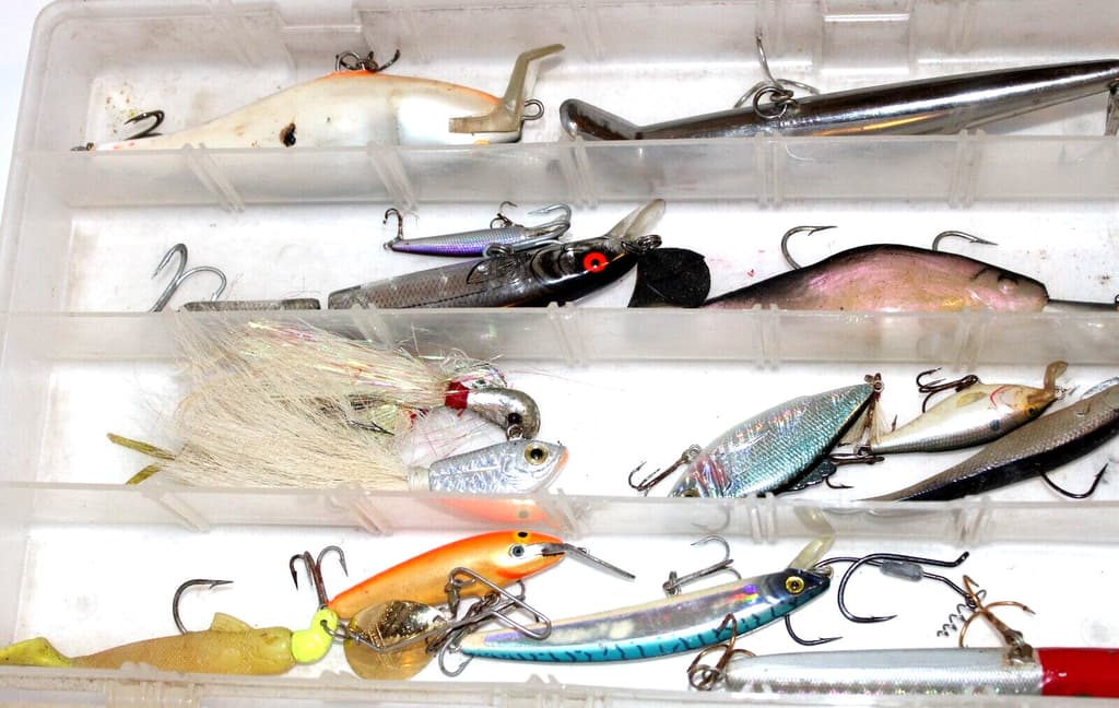 14 fishing lures w/Plano Tackle Box~ Rapala Yo-Ziri Redfin Booyah & Unbranded GC - Image 2