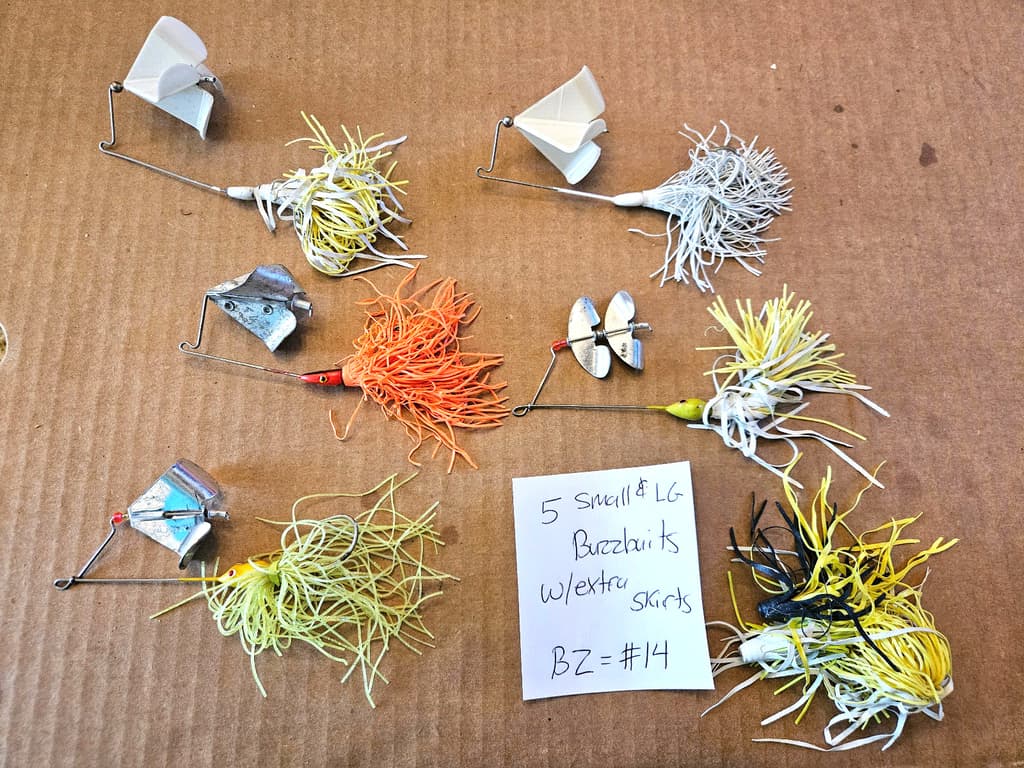 Buzzbait lot Lot - QTY = 6,   Spinnerbaits- With  extra  skirts -  LOT - Image 1