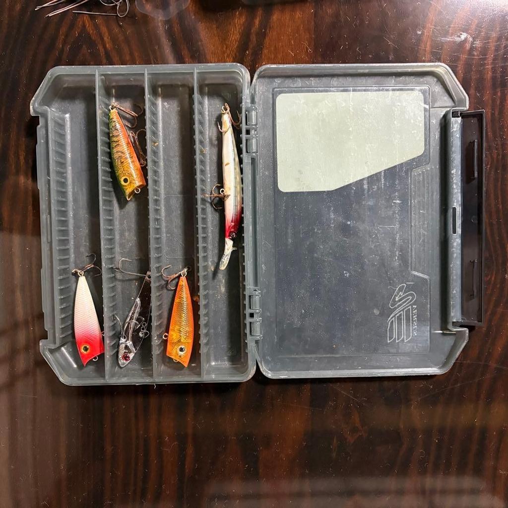 Bass fishing reel & lure set with soft & hard baits, case, multiple items - Image 6