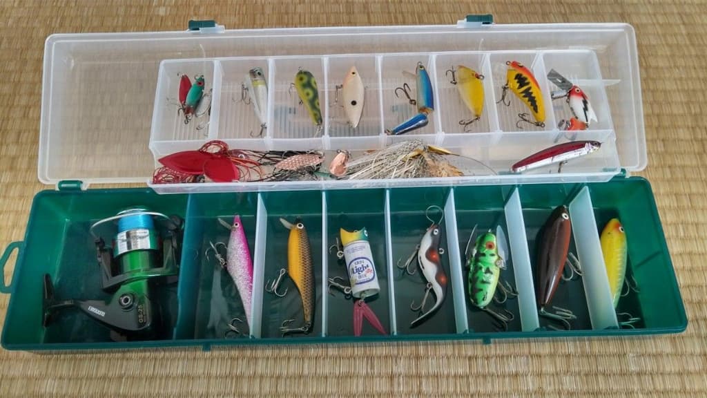 Old Lure Set Tackle Box Heddon Daiwa Cordell Lures, Arbogast Strike King, Very - Image 1
