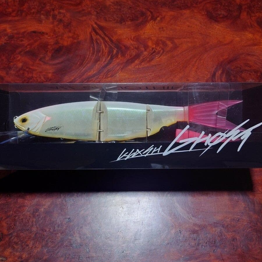 DRT KLASH GHOST SAKURA Japanese Fishing Lure - Image 1