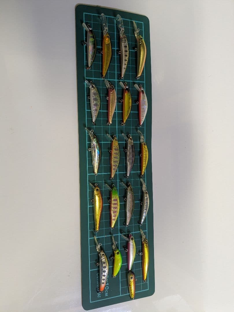 Set of 21 Stream Minnow Plugs - Image 1