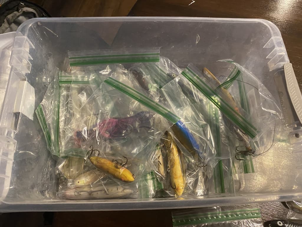 Mixed Lot of Hard & Soft Plastic Saltwater Lures - Image 6