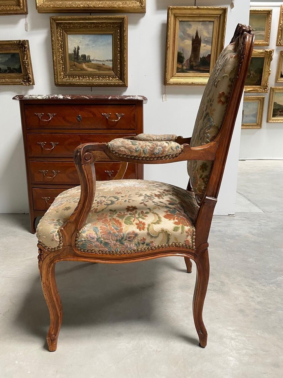 Pair of Louis XV style walnut armchairs, circa 1900 - Image 10