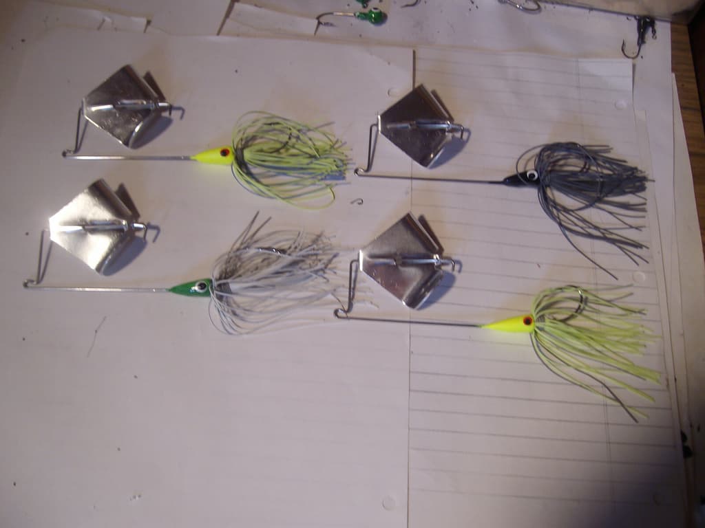 PRO- STAFF BUZZBAIT LOT OF 4-- 1/2 oz OLD STYLE LIVE FLAT LIVING RUBBER - Image 1