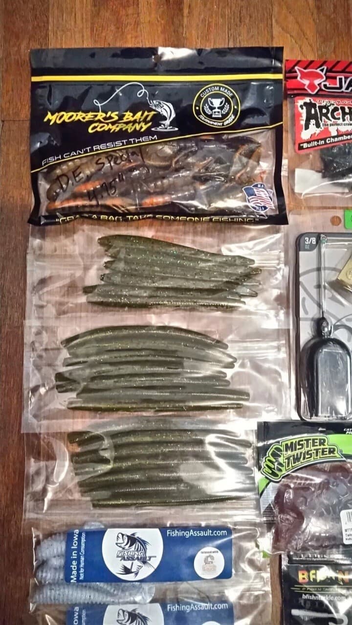 20 Bass Fishing Lures Lot Soft Plastics Jigs Buzzbait Googan Squad Jackall Senko - Image 2