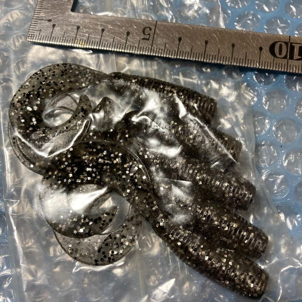 Gary Yamamoto Single Tail Glove Smoked Silver Black Glitter 5 Pieces - Image 2
