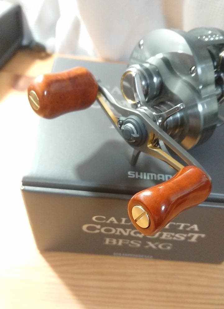 Shimano Calcutta Conquest BFS XG Right Reel 13 BB Saltwater 195g - Image 4