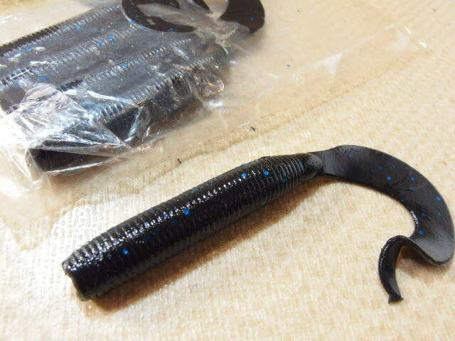 Gary Yamamoto 6 Inch Jumbo Glove 5 Pieces 35918 - Image 2