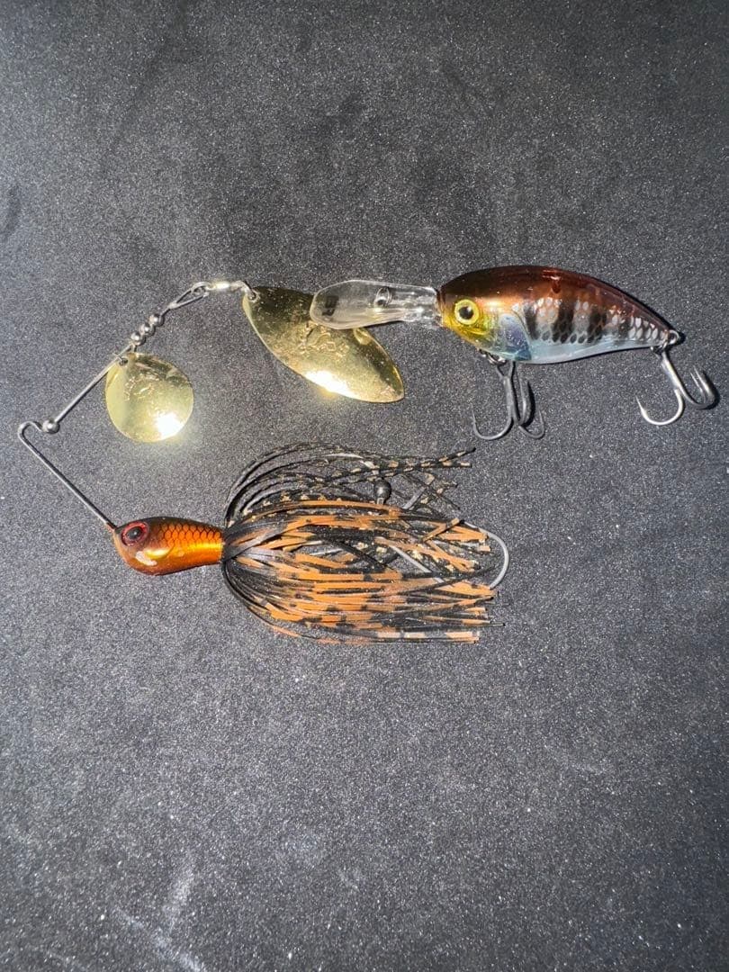 JACKALL Spinnerbait Super Eruption 3.5 Block Ripper Orange/Black Fishing Lure - Image 1