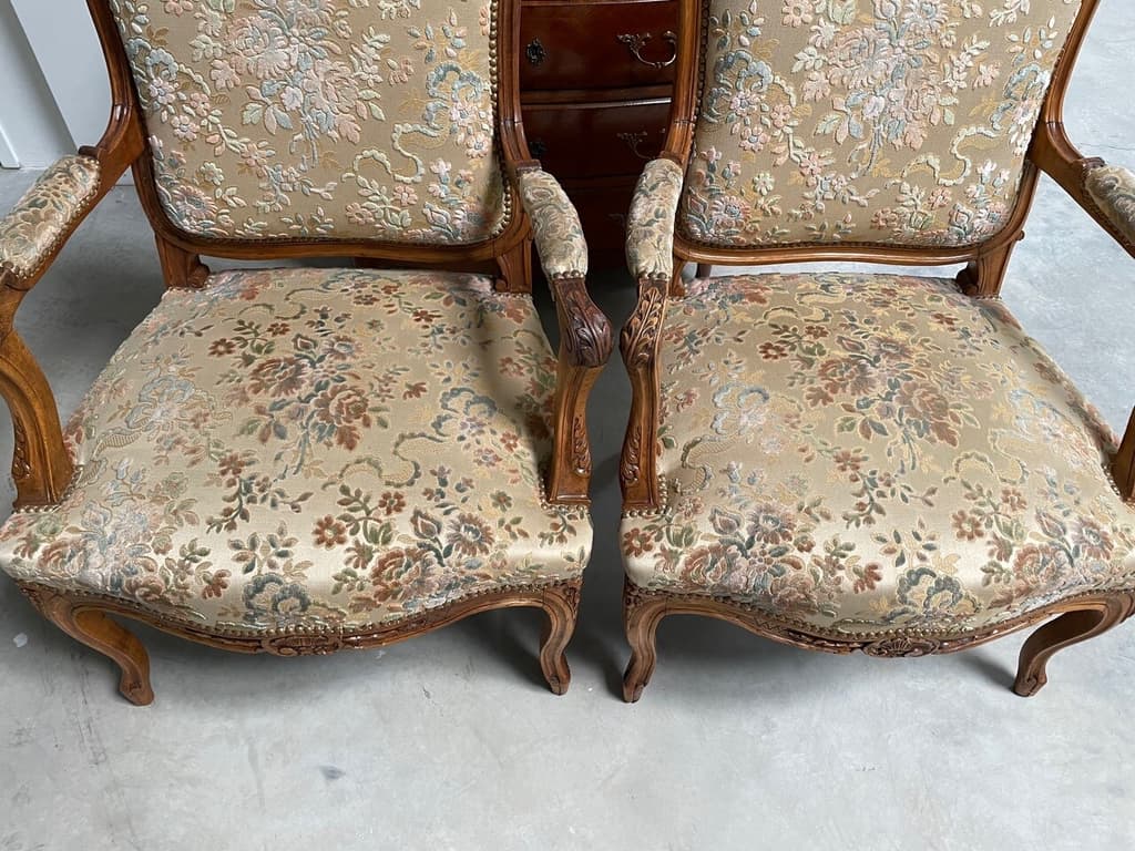Pair of Louis XV style walnut 1900 armchairs - Image 4