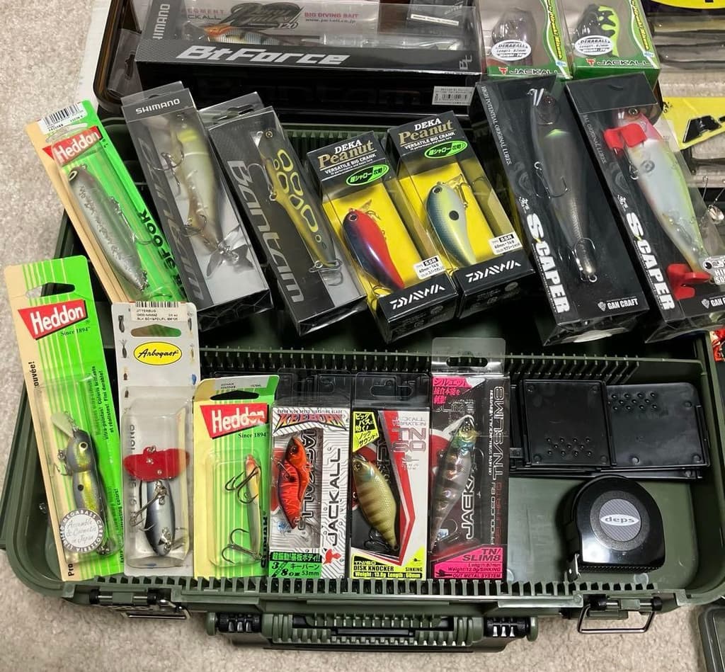 Bass fishing retirement settackle box, hard lures, soft lures, bait reel, etc. - Image 2