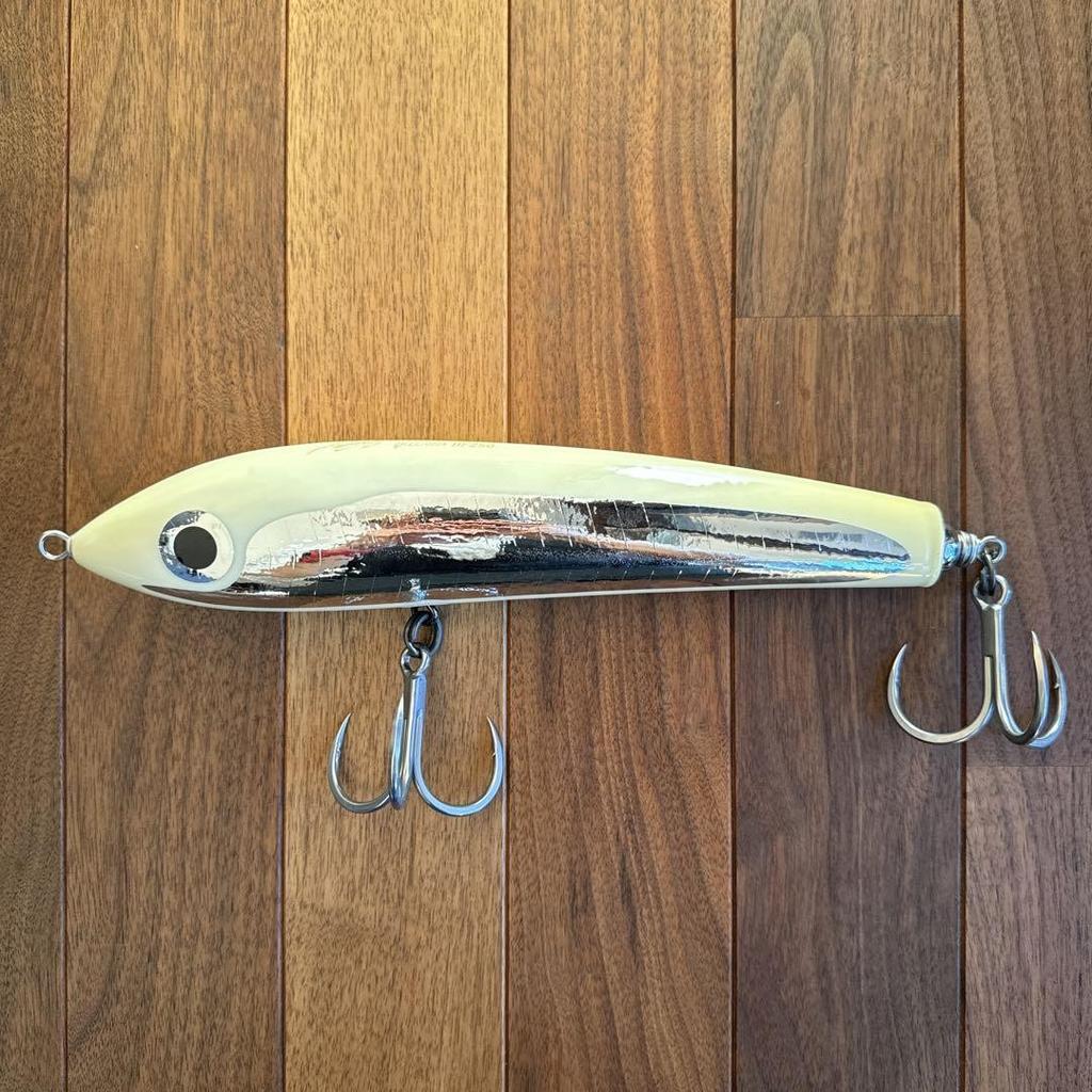 Carpenter Bluefish KLL/022A BF250 Lure White with hook and case - Image 1