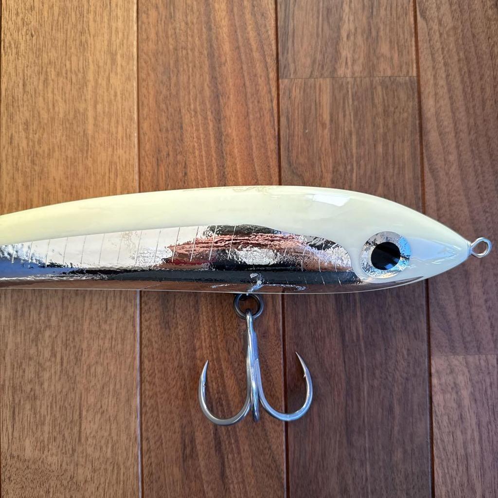 Carpenter Bluefish KLL/022A BF250 Lure White with hook and case - Image 8