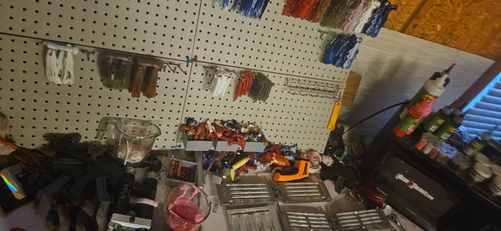 fishing lure set up with molds and everything - Image 1