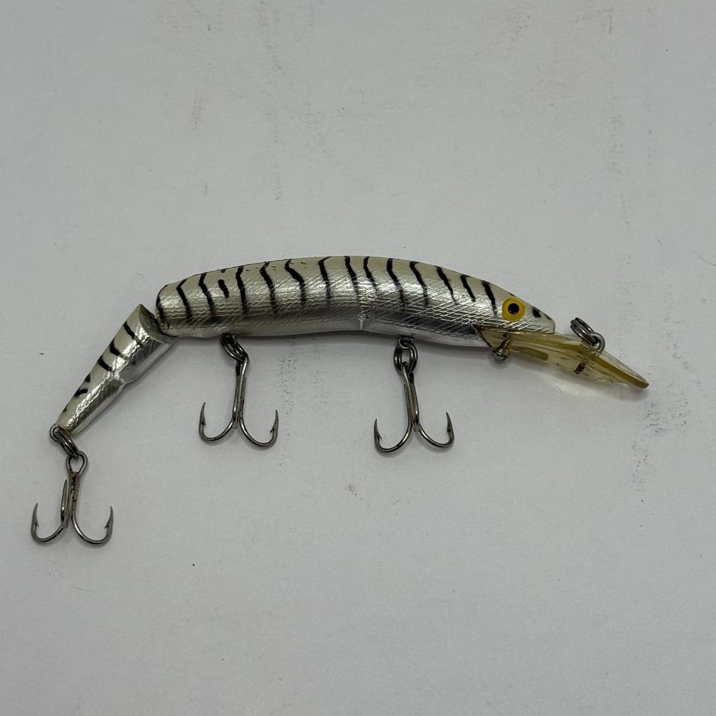 Lot of Fishing Lures, Treble Hooks, Bait, Floats and an Alabama Rig - Image 9