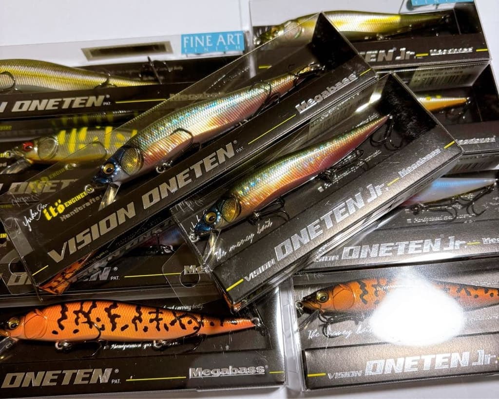 Megabass Vision One Ten Jr. Set of 10 Fishing Lures with Varied Colors - Image 3