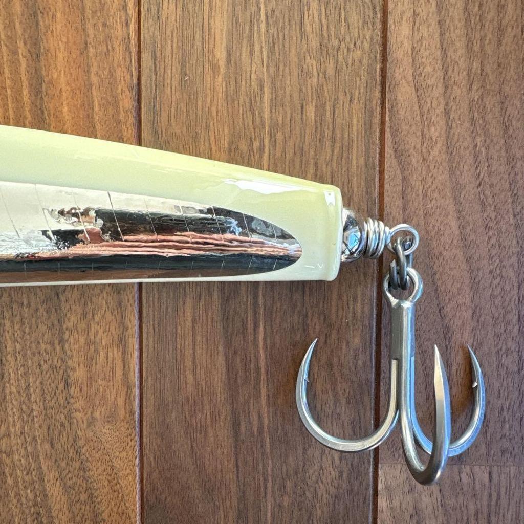 Carpenter Bluefish KLL/022A BF250 Lure White with hook and case - Image 5