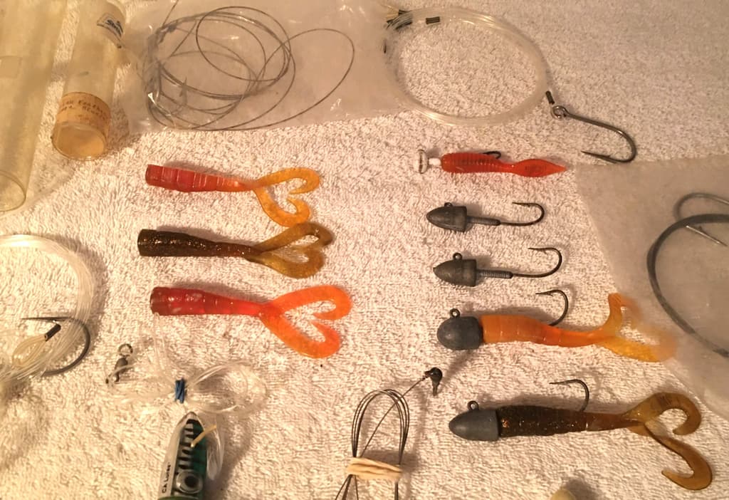 Vintage Lot 20 Plus Pcs Saltwater Lures Bass Marlin Tuna Dorado Leaders Hooks - Image 4