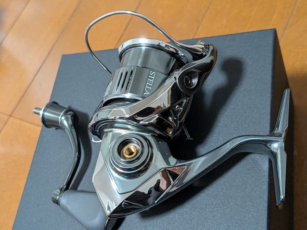 Shimano Stella C2000SHG Spinning Reel Unused No Charger Included - Image 2