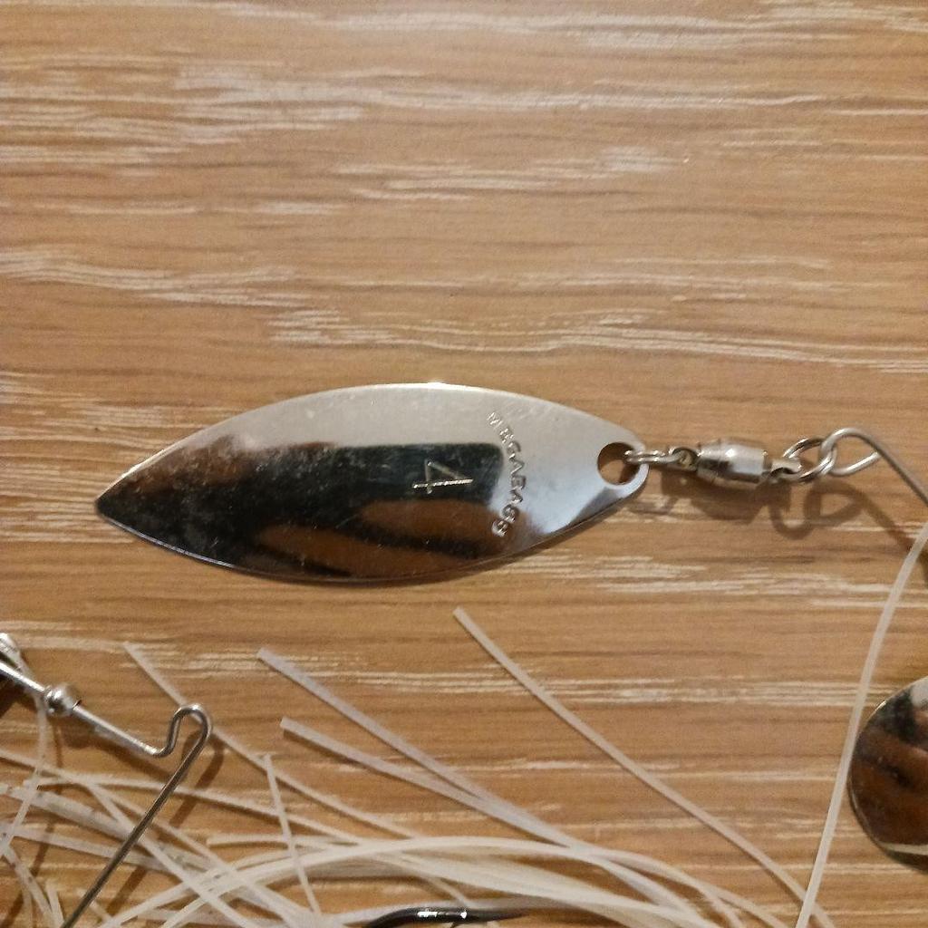 Megabass Spinnerbait White-Yellow 2pcs Silver Blade Metal Plastic Condition Used - Image 3
