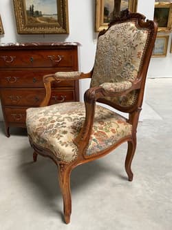 Pair of Louis XV style walnut armchairs, circa 1900 - Thumbnail 9