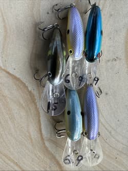 Strike King Deep Dive Crank Baits 2-1/2 “ various colors an depths Lot of 5  - Thumbnail 3