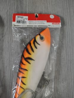 2 NOS NEW Yo-Zuri Bonita 10-3/8 Marlin/Tuna Lures/Small Tear On Packages - Thumbnail 2