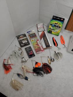 Fishing Lures Lot New/old, Spinnerbait Box, And Other Misc - See Photos  - Thumbnail 1