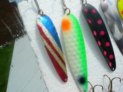 LOT OF 22 SALMON SPOONS AROUND 4" ,ONE RED WHITE & BLUE USA SPOON 3 GLOW IN DARK - Thumbnail 3